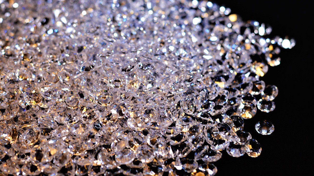 💎A Deep Dive into the Rising Inventories of Small Diamonds and the Road Ahead in 2025