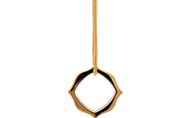Estelle 22k Square With Outer Curves Pendant