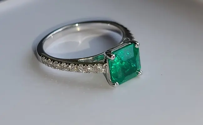Emerald ring Sq.Emerald cut 1.57 ct