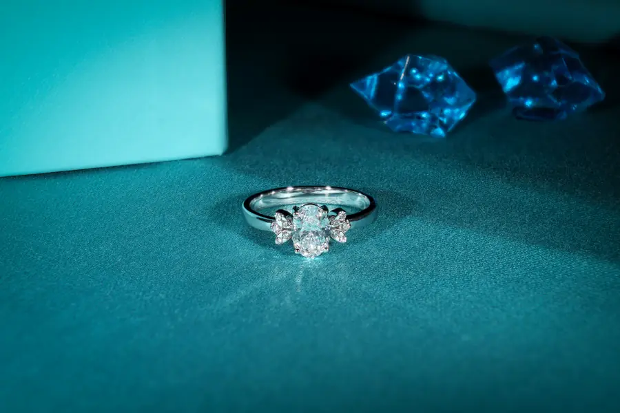 Lab Grown Diamond Flower Pendant