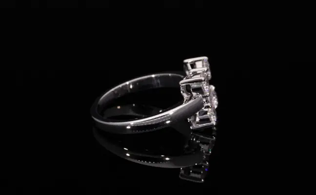 Minimalistic Lab Grown Diamond Ring for Her
