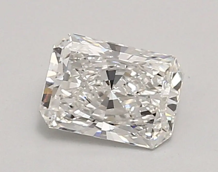 0.91ct E VVS2 Radiant (IGI)