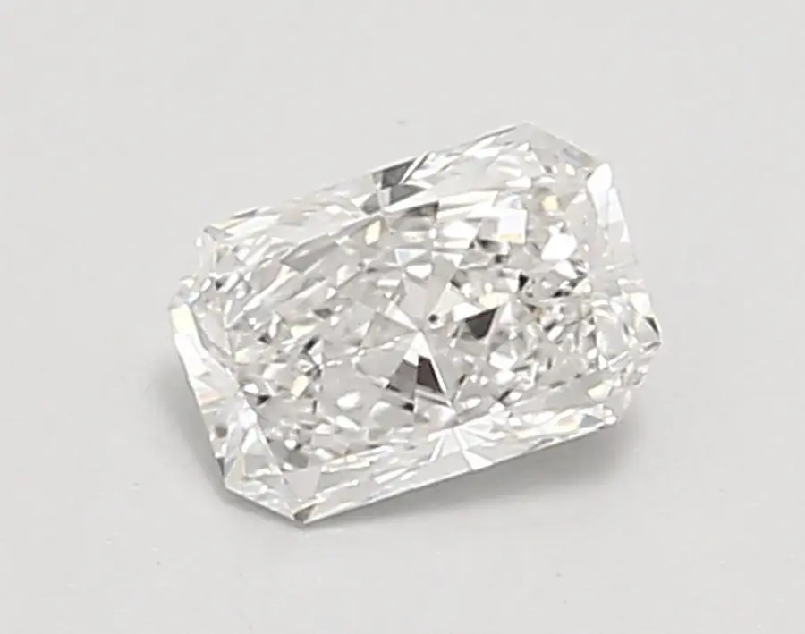 0.71ct E VVS2 Radiant (IGI)