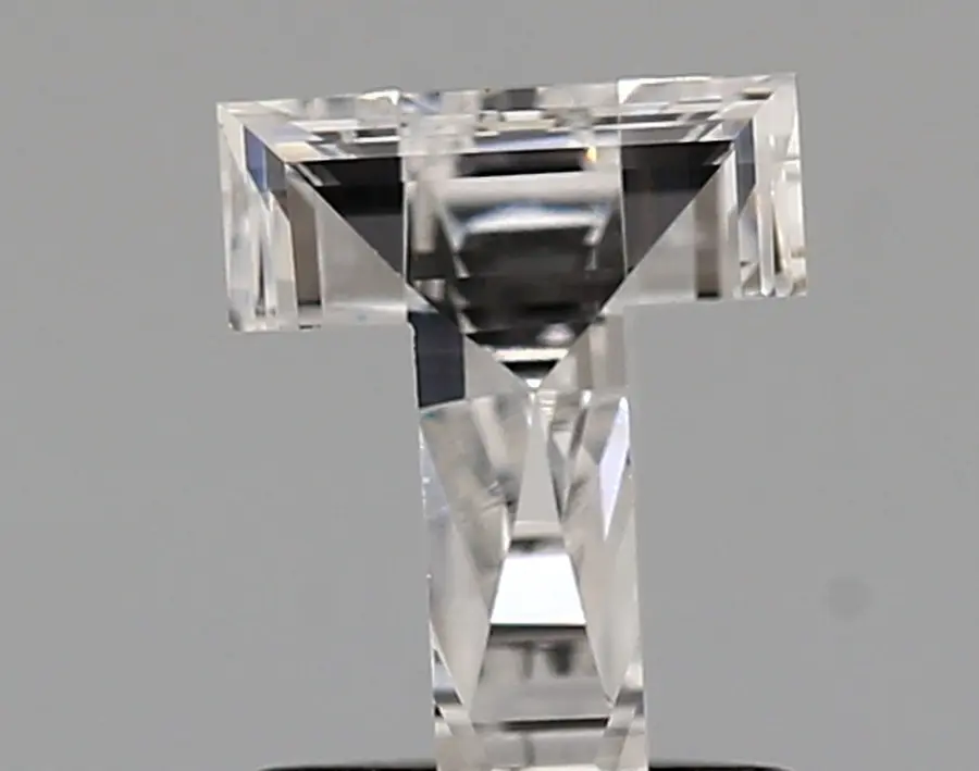 0.71ct E VVS2 T (IGI)