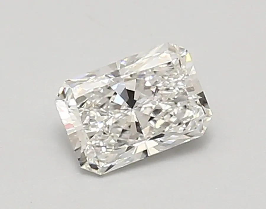 0.69ct E VVS2 Radiant (IGI)