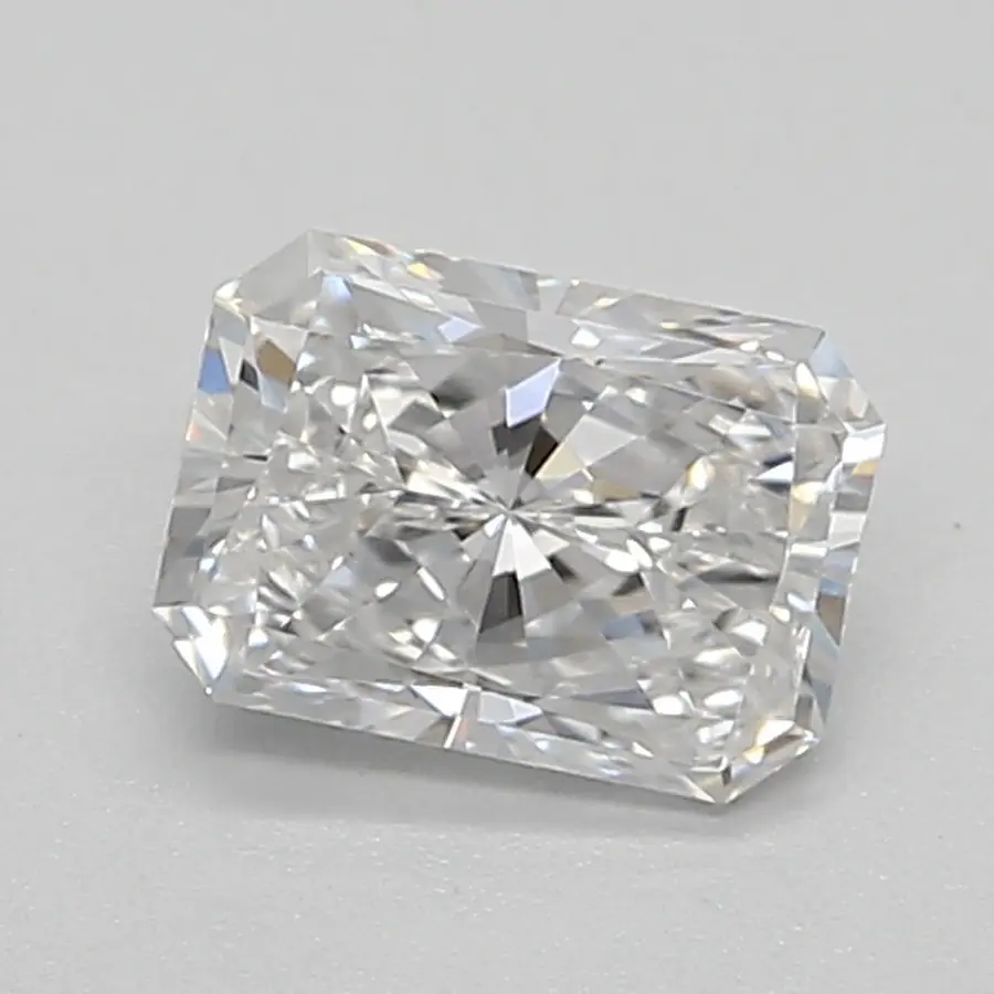 0.69ct E VVS2 Radiant (IGI)