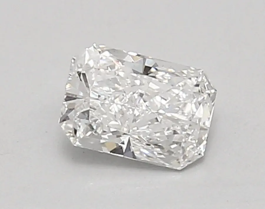 0.67ct E SI1 Radiant (IGI)