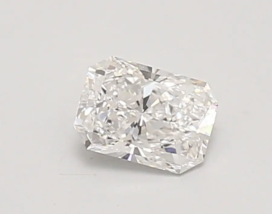 0.57ct E VVS1 Radiant (IGI)