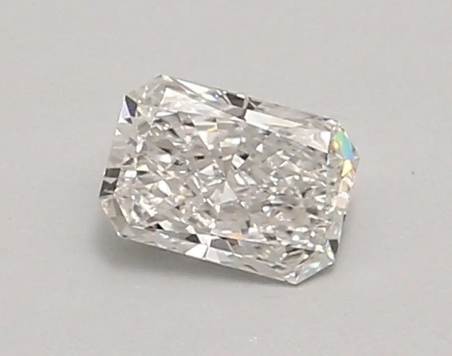 0.57ct E VVS2 Radiant (IGI)