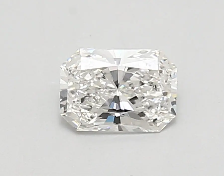 0.57ct E VVS2 Radiant (IGI)