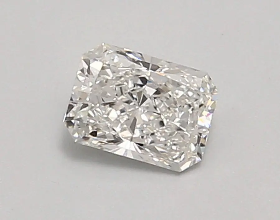 0.56ct E VVS1 Radiant (IGI)