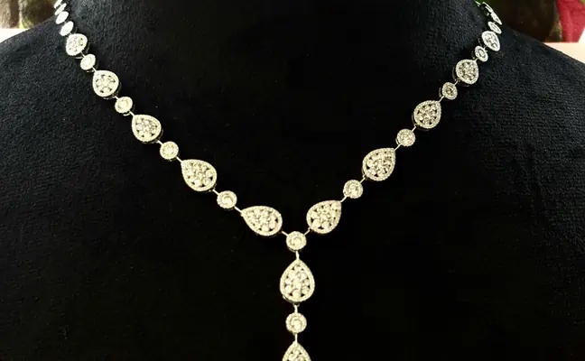 6.44 ct The Six-Carat Spectacle Natural Diamond Collar in Luminous White Gold