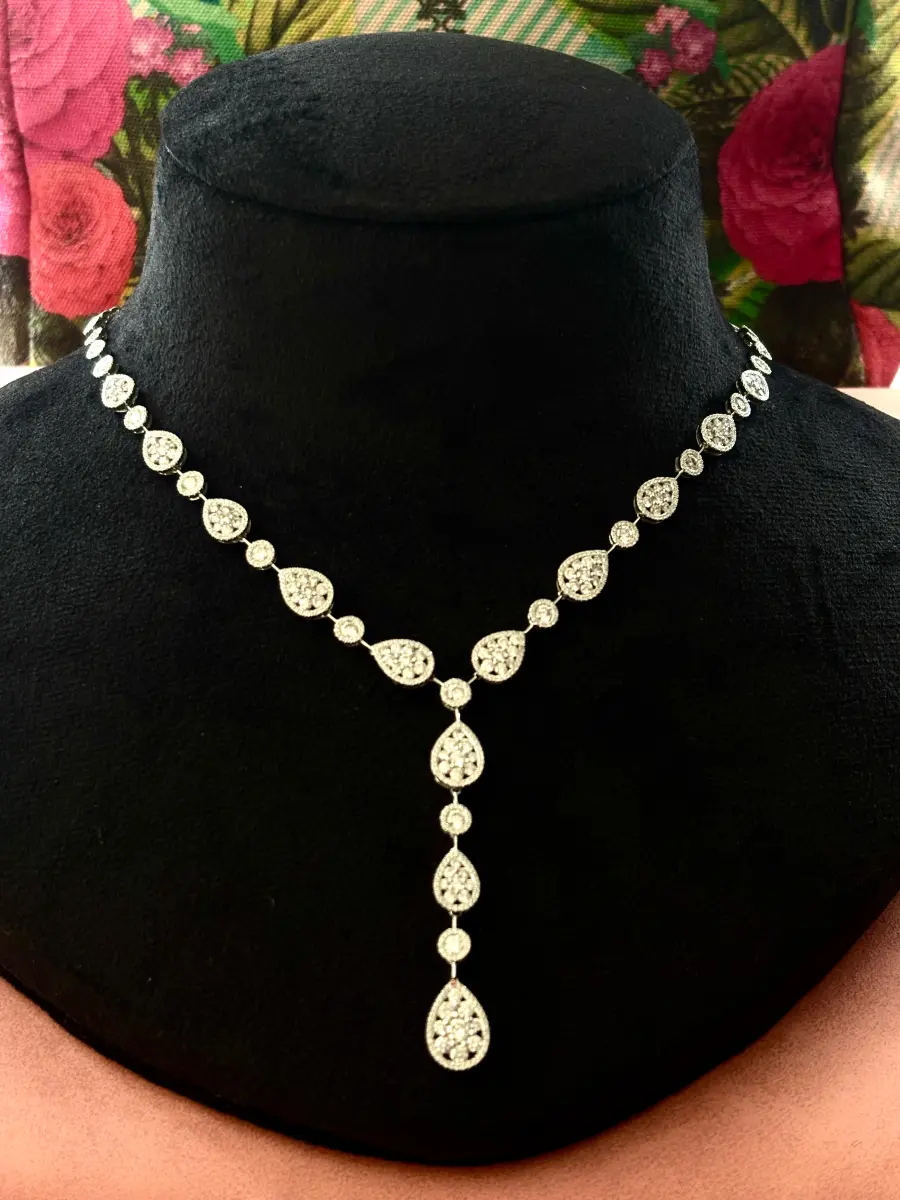 6.44 ct The Six-Carat Spectacle Natural Diamond Collar in Luminous White Gold