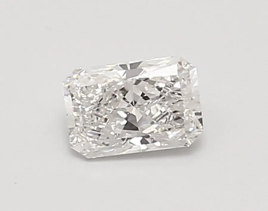 0.52ct E VVS2 Radiant (IGI)