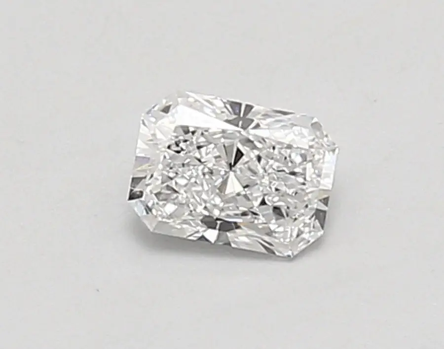 0.41ct D VVS2 Radiant (IGI)