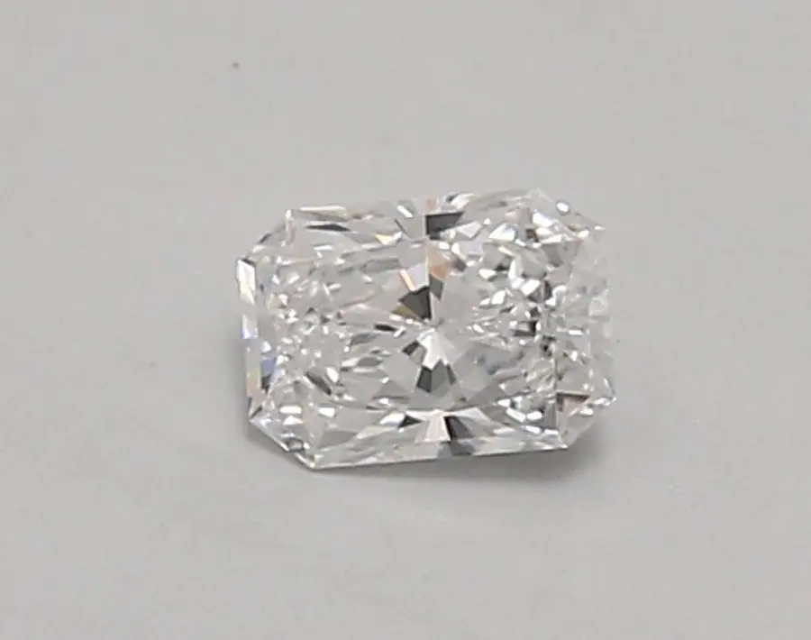 0.41ct D VVS2 Radiant (IGI)