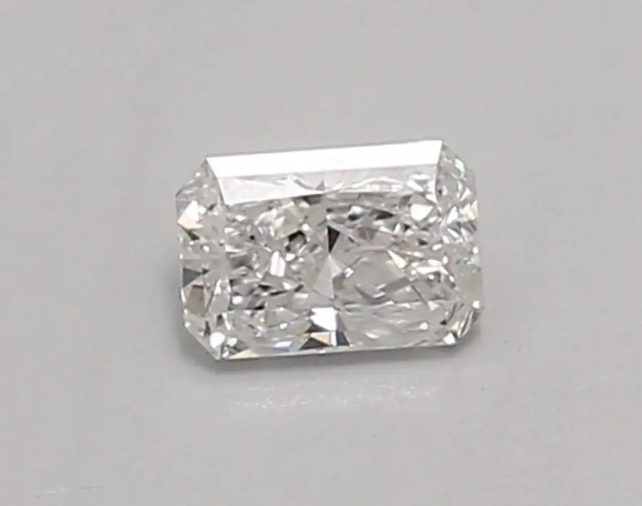 0.37ct D VVS2 Radiant (IGI)