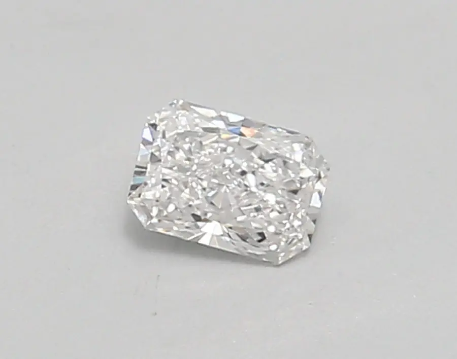 0.36ct E VVS2 Radiant (IGI)