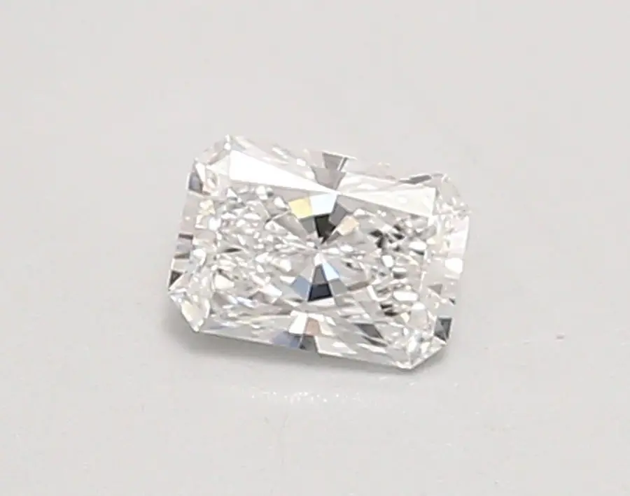 0.35ct D VVS2 Radiant (IGI)