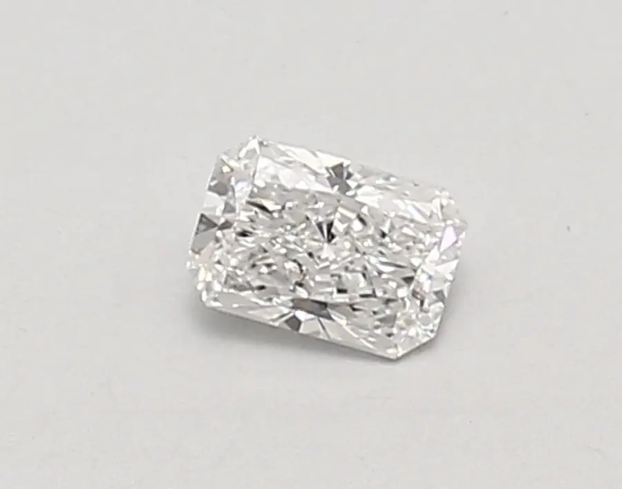 0.31ct D VVS2 Radiant (IGI)
