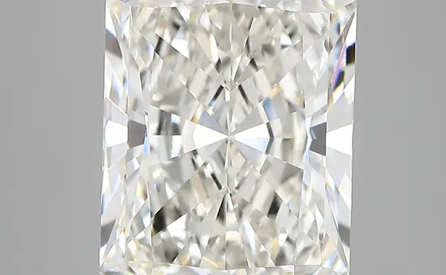 5.71ct G VVS2 Radiant (IGI)