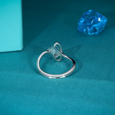 Lab Grown Diamonds - Radiant Cut Wavy Ring