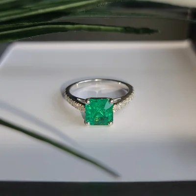 Emerald ring Sq.Emerald cut 1.57 ct