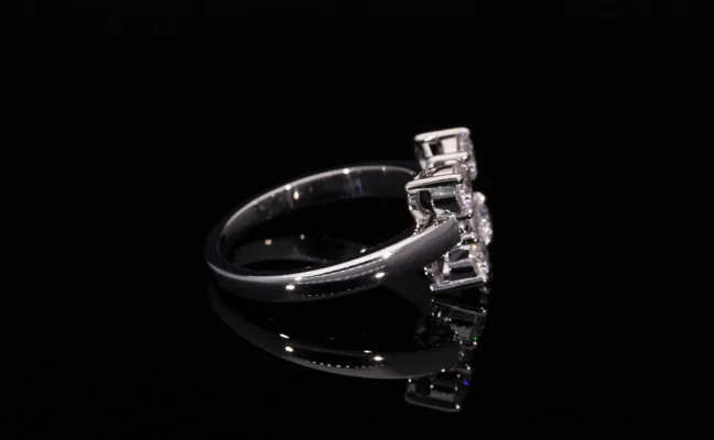 Minimalistic Lab Grown Diamond Ring for Her