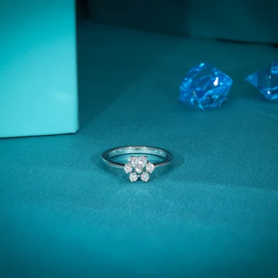 Lab Grown Diamonds - Heart Cut Claw Ring