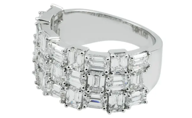 Emrald Shape Diamond Fancy Ring