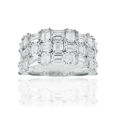 Emrald Shape Diamond Fancy Ring