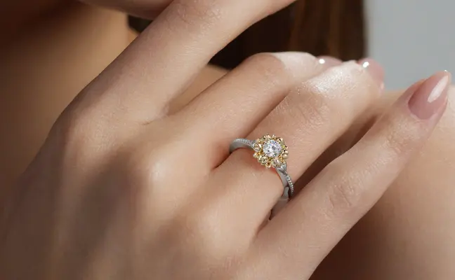 Uniqe Prong Sunnflower Engagement Ring