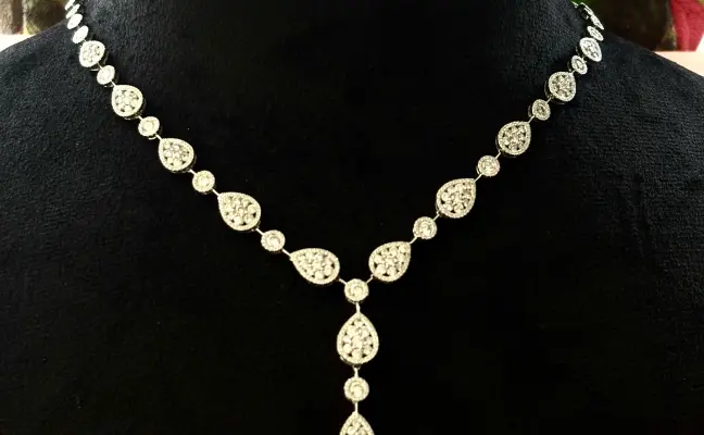 6.44 ct The Six-Carat Spectacle Natural Diamond Collar in Luminous White Gold