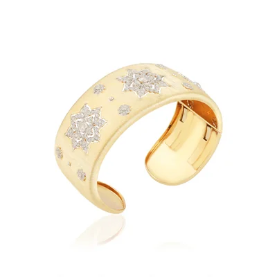 Buccellati  Yellow Gold Bangle with round diamonds in matte finish