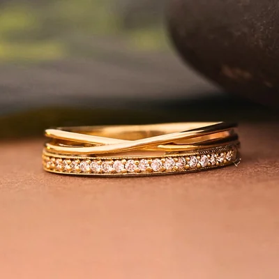Channel Set Round Lab Diamond Crossover Band