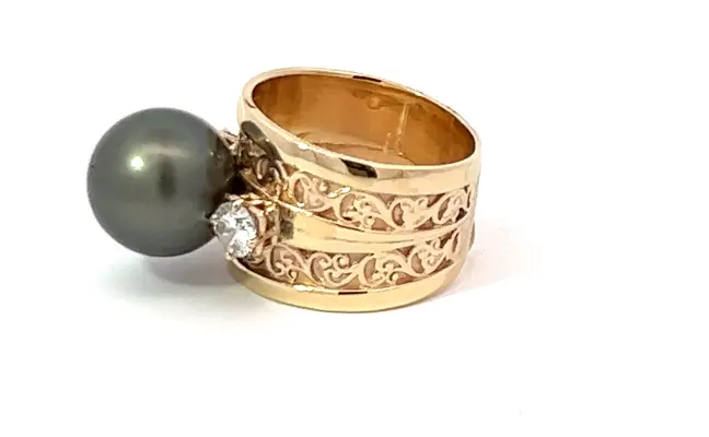 14K yellow gold, Diamond and Pearl ring