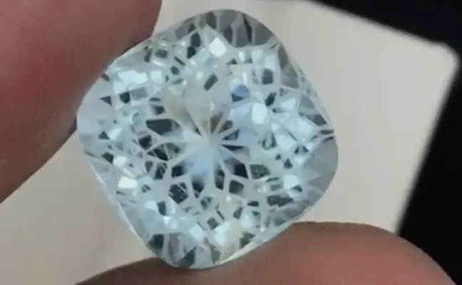 10.5 ct Loose Flower Cut Aquamarine - CaratX Loose Fantasy Gemstones